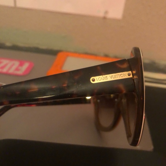 Louis Vuitton Tri Colored over sized Sunglasses - Picture 8 of 14